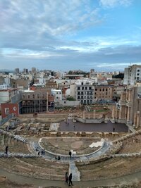 Excavaciones en el pórtico post escena del teatro de Cartagena