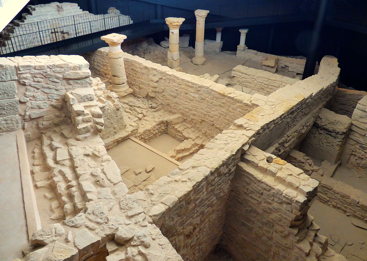 Viviendas de artesanos en el yacimiento de la Calderona.